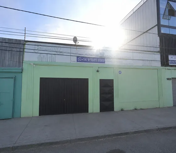 Local Con Galpón Bodega Comercial En Arriendo