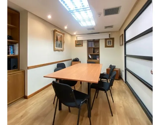 En Alquiler Oficina De 265m2 Campo Alegre Torre La Primera