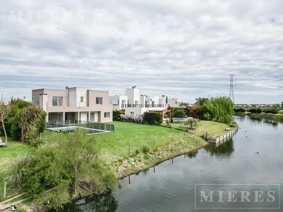 Casa En Venta A La Laguna En San Francisco - Villanueva.