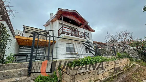 Exclusiva Propiedad Con Vista Panorámica Poniente.