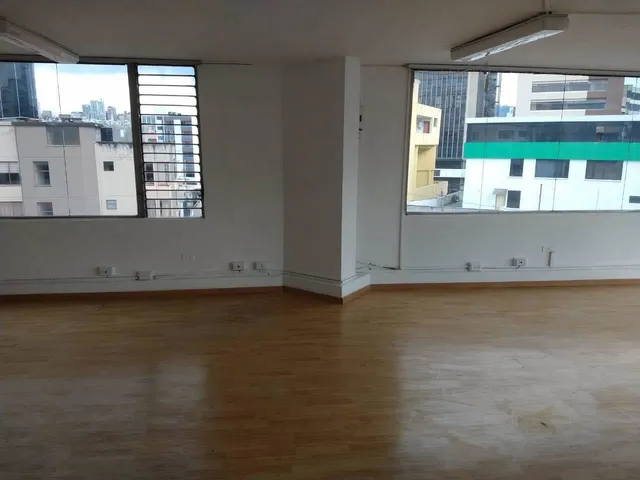 Oficinas 70m2. Estacion Del Metro La Pradera.