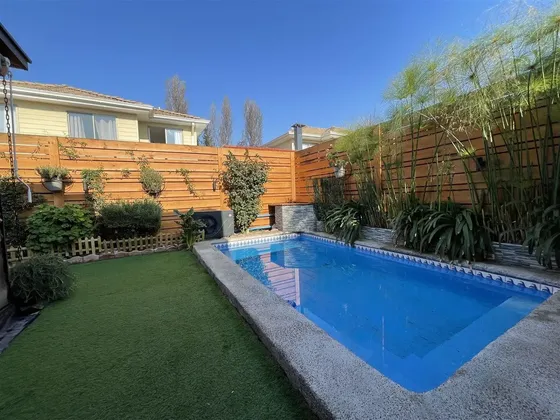 Casa En Venta De 3 Dorm. En Maipú