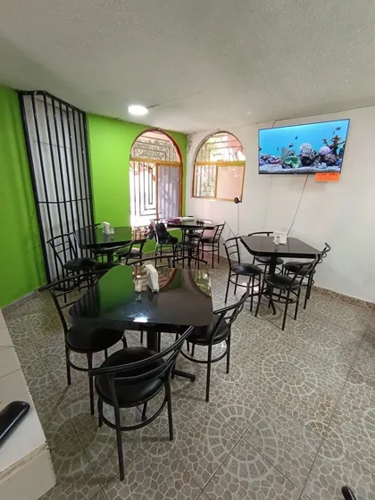 Excelente Casa Con Local Comercial