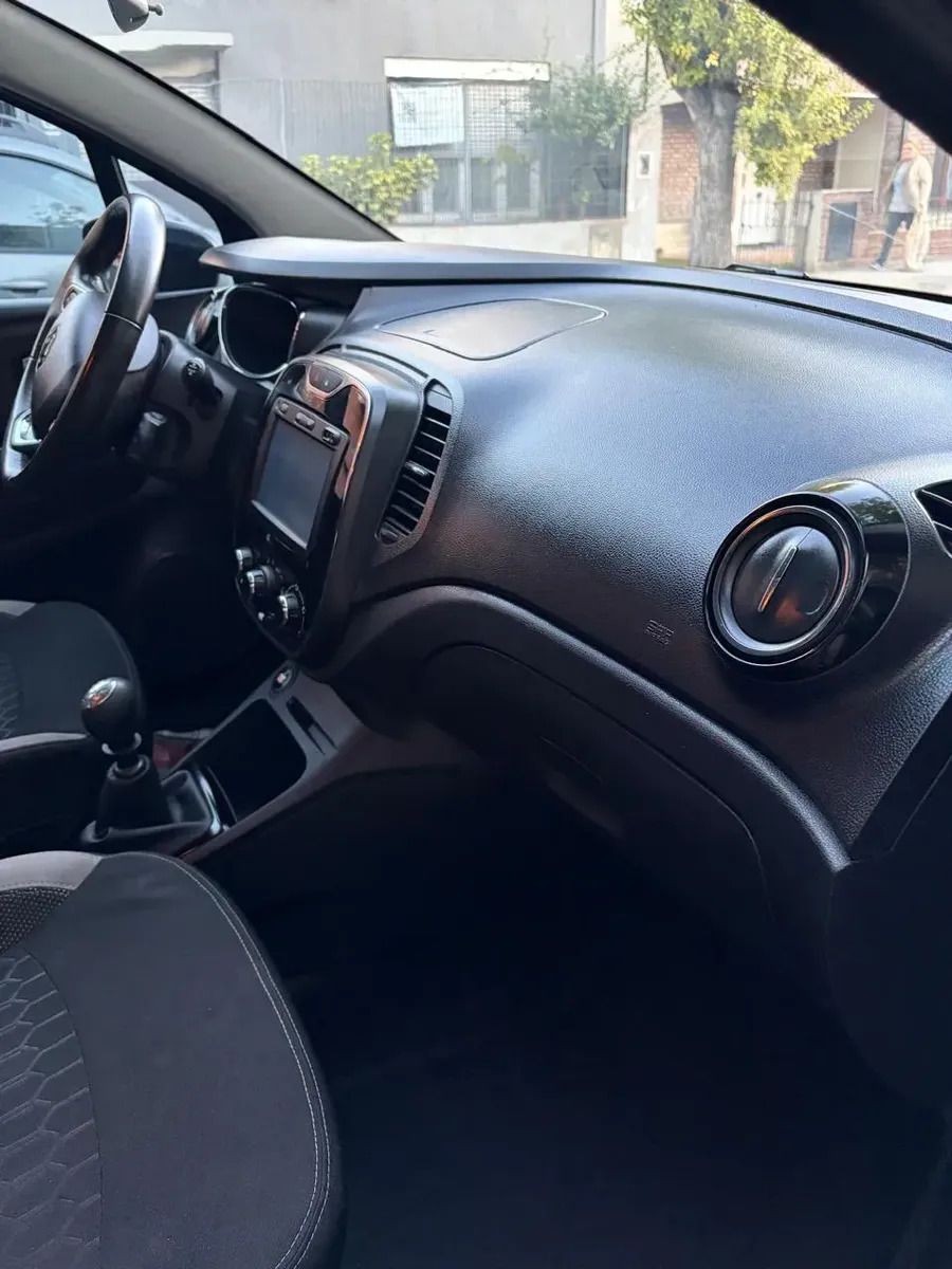 Renault Captur 2.0 Zen5279221232763084811