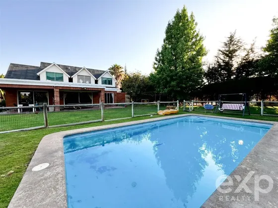 Casa En Arriendo De 5 Dorm. En Chicureo