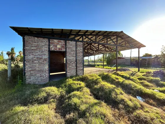 Lote Con Construcción Comercial A Terminar En Corralitos, Guaymallén.