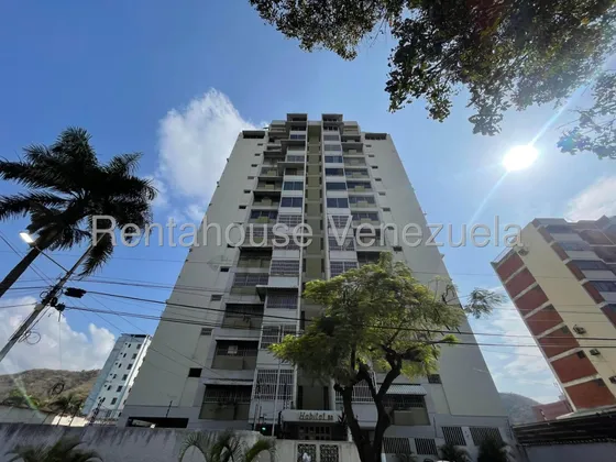 Excelente Apartamento En Venta En La 19 De Abril Maracay Amplio De 153 Metros 4 Habitaciones 3 Baños Pozo De Agua Seguridad Nela 25-17344