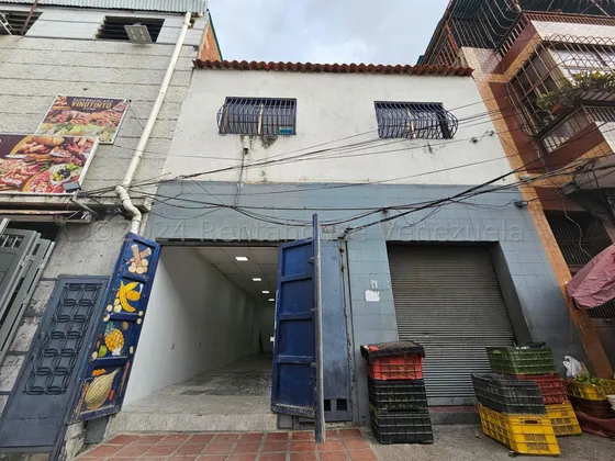Casa En Alquiler En Catia Calle Panamerica Eu 24-29164