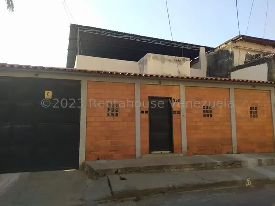 Amplia Casa En Venta Ubicada En Turmero Zona Centro Db 23-25777