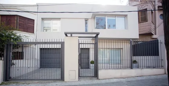 Hermosa Casa 3 Dormitorios , 4 Baños ,cochera, En Excelente Zona De Pocitos Nuevo 