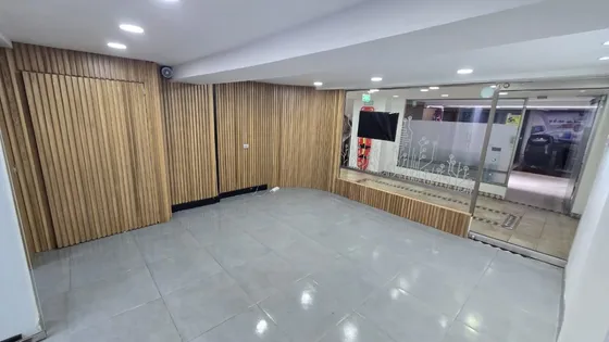 Oficina En Arriendo Sector Chico 195m