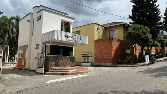 Versalles 1 Casa En Venta 3 Habitaciones 125m2 Floridablanca, Santander Mls 15298