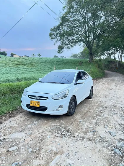 Hyundai Accent 1.6 Premium Automática