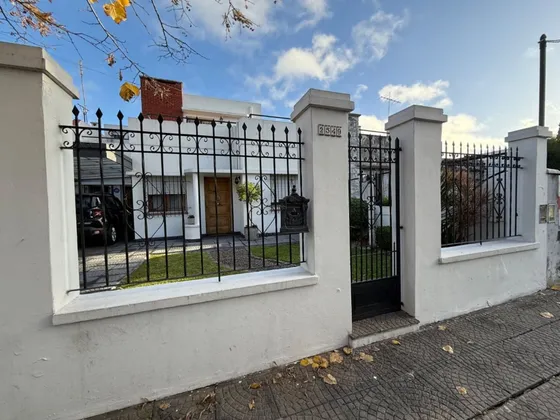 Venta Casa Con Pileta Y Quincho En Haedo