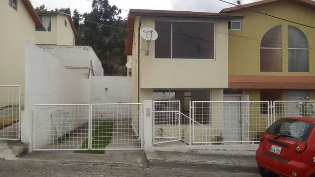 Oportunidad, Casa De Venta En Ambato