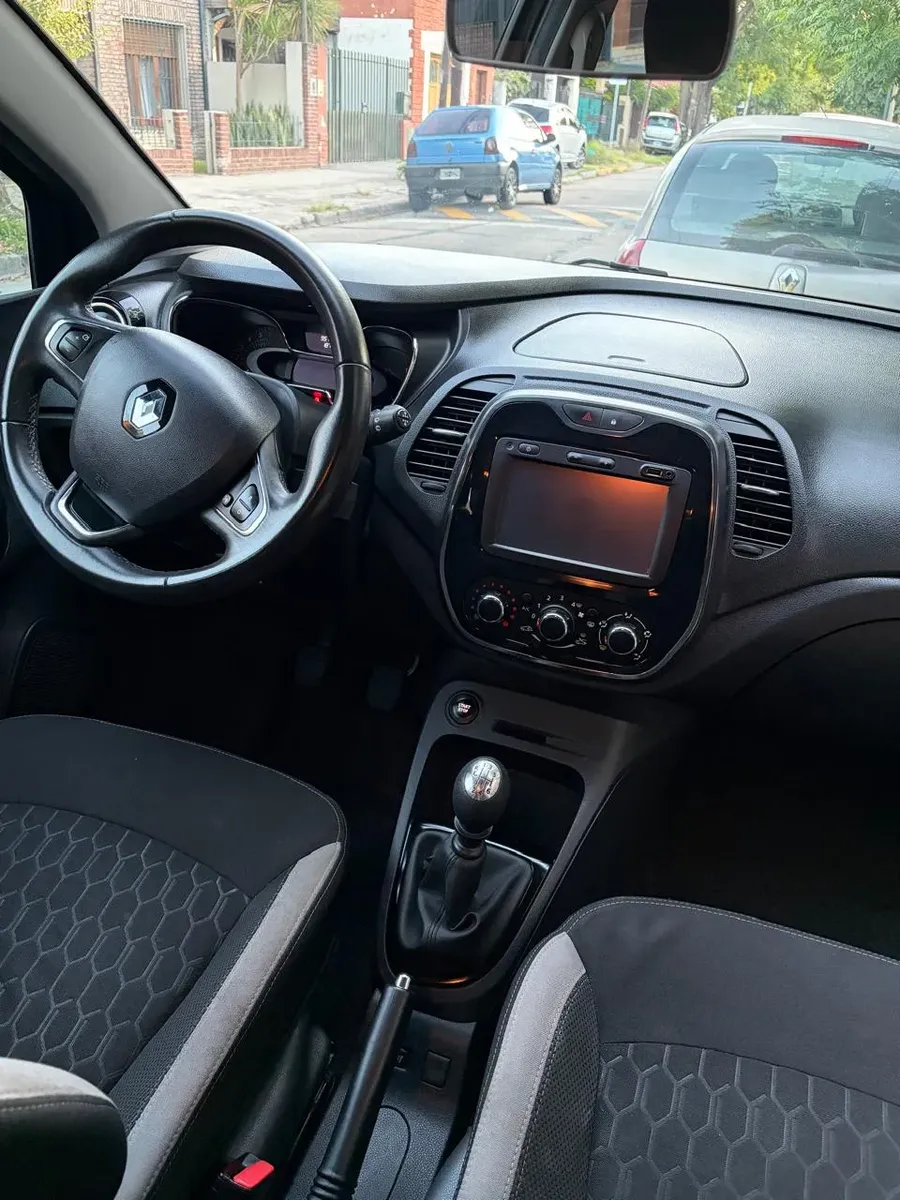 Renault Captur 2.0 Zen5279221232763084810