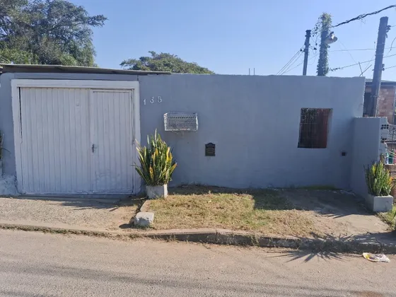 Casa 3 Quartos ,duas Salas, Cozinha ,garagem,2banheiros ,