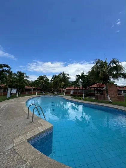Casa Moderna Con Piscina En San Diego Valle De Oro