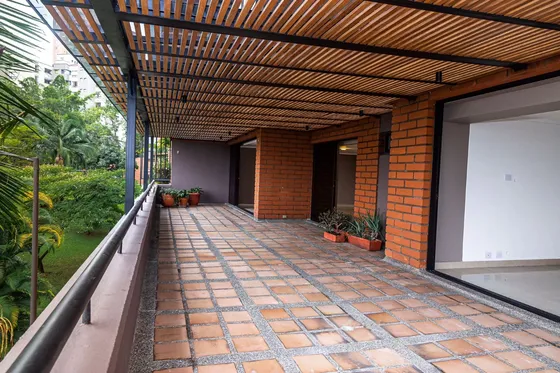 Se Vende Espectacular Apartamento Recien Remodelado En El Poblado - los Balsos