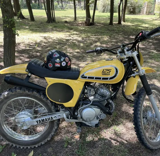 Yamaha Xtz 125. Tributo A Yamaha Yz Año 1976.