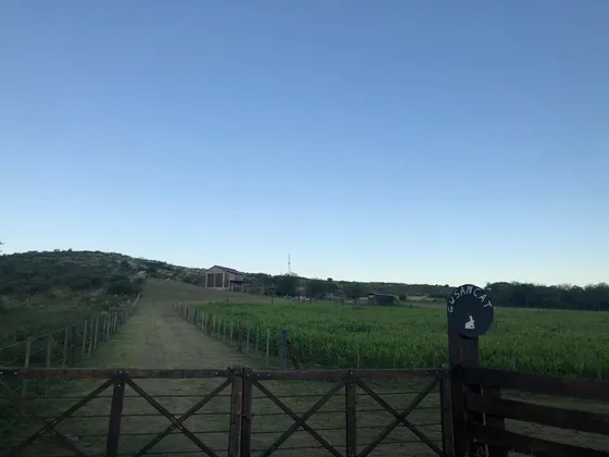 Campo En Las Sierras De Córdoba Con Casa, Galpón, Corrales, Chacras Hermosa Vista