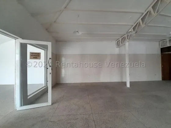 Dennymar, Alquila Local Comercial Ofreciendote Un Espacio Amplio Con Aire Acondicionado, 2 Baños, Deposito, Estacionamiento, Vig 24'7 Y Otras Bondades Que Te Invito A Conocer, B5b780