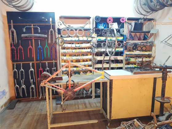 Bicicletería Completa, Lista Para Instalar. No Incluye Local (herramientas, Estanterías, Stock Completo)