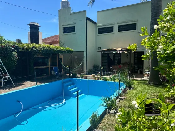 Excelente Casa En Venta -tolosa- 521 Bis E/ 8 Y 9. 4 Dormitorios, Cochera 4 Autos Y Pileta