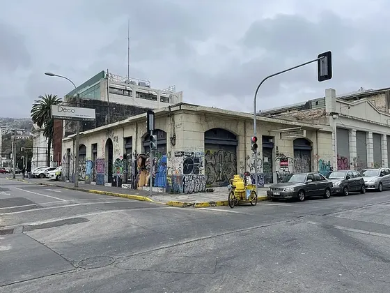 Se Vende Amplio Local Comercial / Oficina (cód. 555)