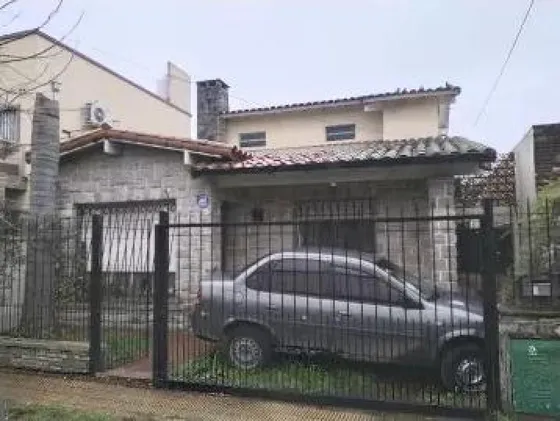 Casa En Venta - 4 Dormitorios 2 Baños - Cochera - 210mts2 - Ituzaingó