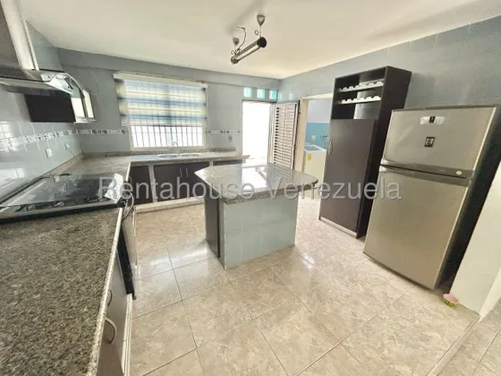 Daniela Linarez Vende Casas Duplex En Excelente Zona De Cabudare Posee 276m2 Concepto Abierto Amplios Espacios Acabados Modernos Y Muy Segura Por Favor Comunícate!                                     