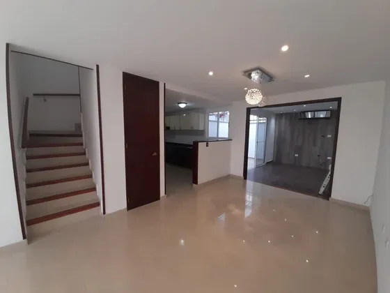 Se Vende Casa De Dos Pisos En Conjunto Las Mercedes Palmira Valle