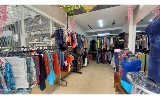 Comercial En  Nuevo Country Rah Co: 25-1295