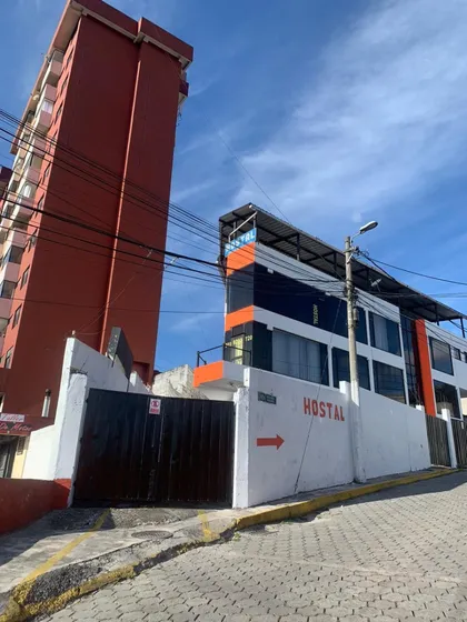 Edificio, 6 Departamentos, Parqueaderos, Cerca Centros Comerciales, Av. Facil Acceso, Para Desplazarse