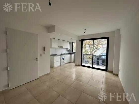 Venta Departamento De 2 Ambientes Con Balcón En Sarandí