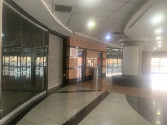 Local Alquiler 199m2 Multiplaza Paraíso 2 Baños