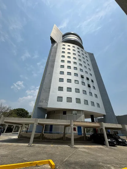 Oficina En Venta, Valles De Camoruco, Valencia, Cc Torre Ejecutiva. Obra Gris. Exclusiva. Zc.o