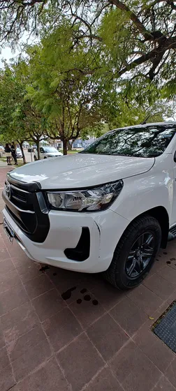 Toyota Hilux Pick-up 2.8 Cd Sr 204cv 4x4