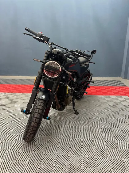 Husqvarna Svartpilen 401