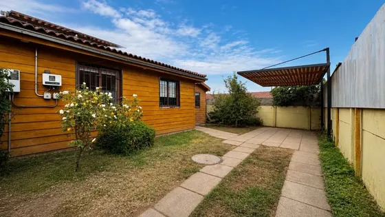Casa En Excelente Estado, Con Patio Grande