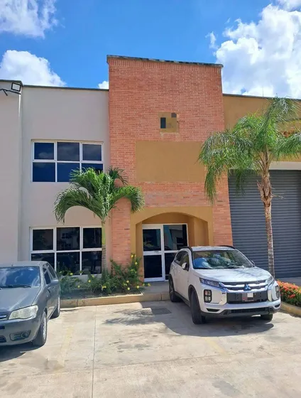 Josseyris Jimenez Alquila Galpon Manantial Centro Empresarial Del Norte Naguanagua