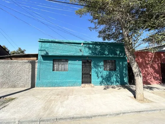 Se Vende Amplia Casa De 3d 1b En Cerro Navia