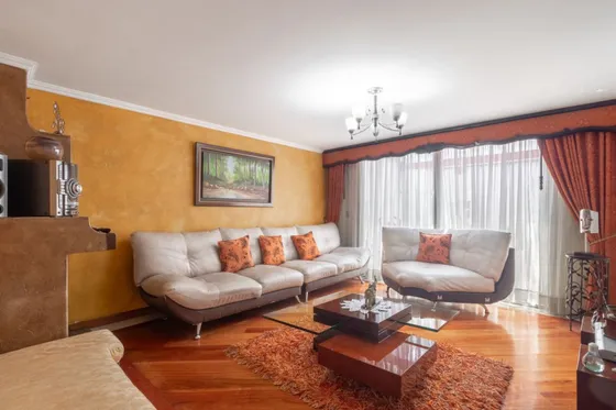 Casa En Venta En Niza 8. Cod V14654