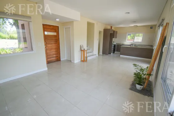 Venta De Casa 4 Ambientes En  Guillermo E Hudson
