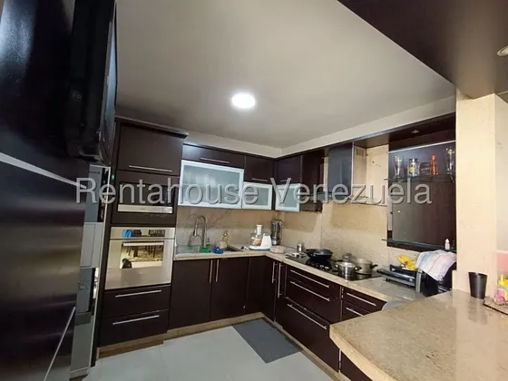 Bello Townhouse En 'el Mejor Conjunto Residencial De Mañongo' Con Planta Eléctrica 100% Y Pozo De Agua Tiene 190 Mt2 De Construcción En 115 Mt2 De Terreno, Mas 27 Mts De Jardin.