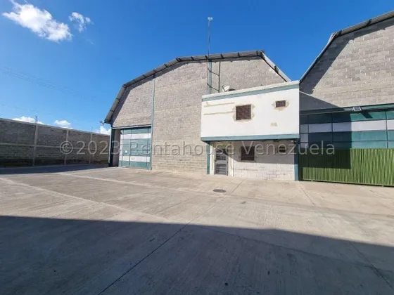 Fredxia Castillo Vende Espectacular Galpon Con Oficinas Administrativas En La Zona Industrial Ii De Barquisimeto # 25-572