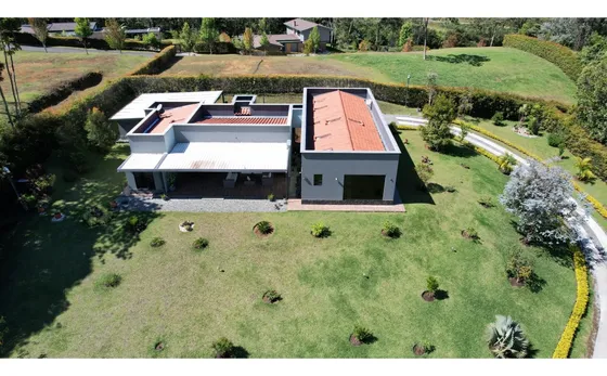 Casa En Venta En El Municipio De La Ceja. 