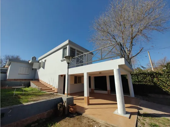 Casa De 4 Dormitorios, 3 Baños, Centro, Oportunidad. Carlos Paz