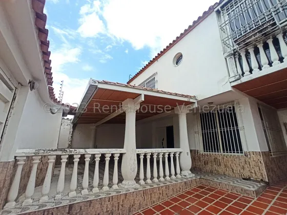 Amplia Casa Ubicada En San Pablo 24-13806 Irrr