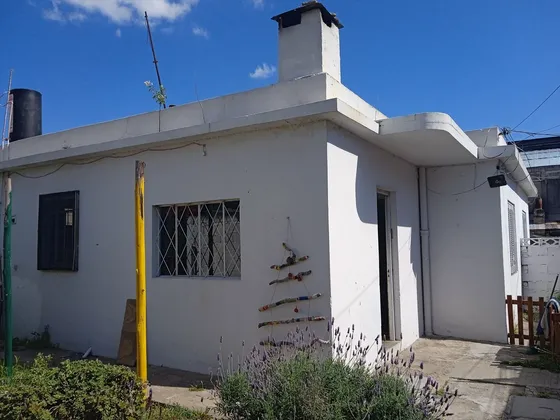 Casa De 2 Dorm.en Centro De Sayago